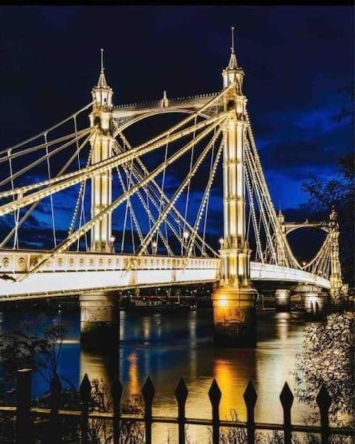 Hotel de apartamente New 2 Bedroom Flat Riverview Balcony Londra